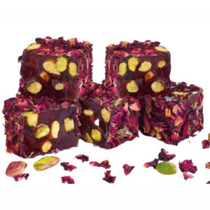 حلقوم تركي بالفستق مغطى بورق الورد المجفف 500 جرام